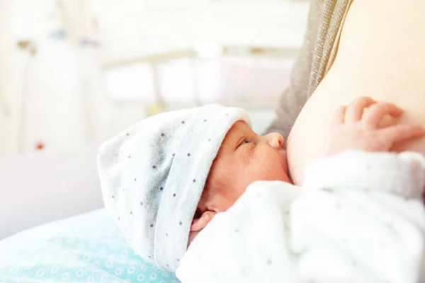 Allaitement Petit Garçon Prématuré Dans Chambre Hôpital — Photo