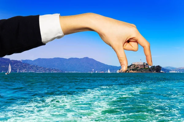 Optical Illusion Woman Hand Holding Alcatraz Island Blue Sky — Stock Photo, Image