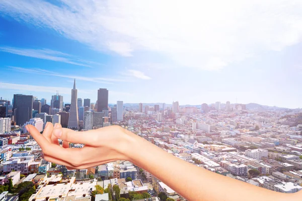 Optische Illusie Van Vrouwelijke Hand Holding San Francisco Financial District — Stockfoto
