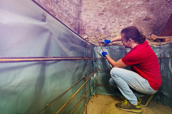 Man Prepare Concrete Making Rods Framework Knit Wire Bars — Stock Photo, Image