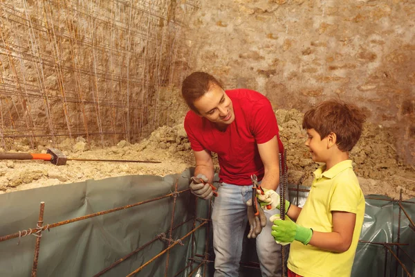 Little Boy Helps Father Prepare Metal Framework Concrete Pouring Basement — Stock Photo, Image