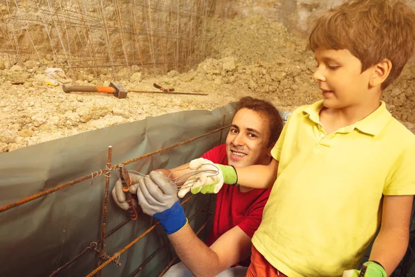 Little Caucasian Boy Father Prepare Metal Framework Rods Bars Concrete — Stock Photo, Image