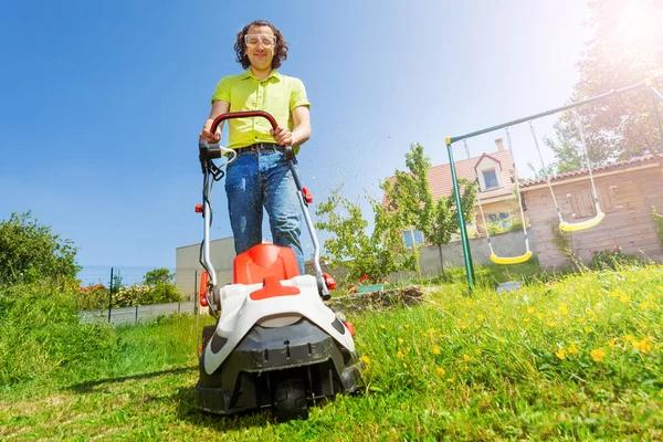 Low Angle View Adult Man Wearing Protective Glasses Using Lawn — Stock Photo, Image