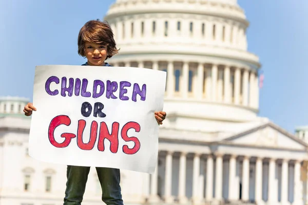 Bambino Protesta Davanti Campidoglio Degli Stati Uniti Washington Con Cartello — Foto Stock