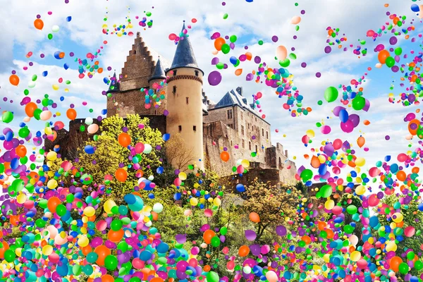 Vianden Slott Befästningar Luxemburg Toppen Berget Med Många Färgglada Luftballonger — Stockfoto