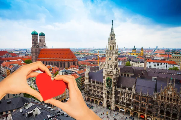 Red Love Heart Background View Marienplatz New Town Hall Glockenspiel — Stock Photo, Image