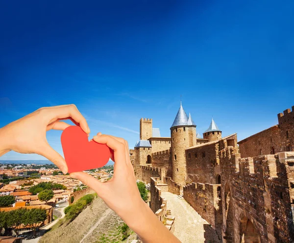 Red Love Heart Achtergrond Carcassonne Stadsmuren Met Torens Zuid Frankrijk — Stockfoto