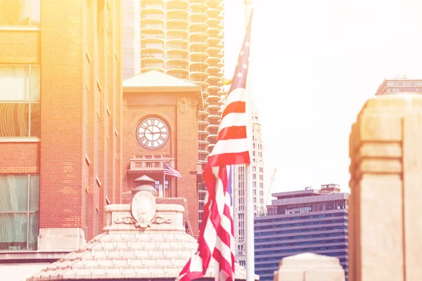 Bandera Estados Unidos Sobre Torre Del Reloj Centro City Chicago —  Fotos de Stock