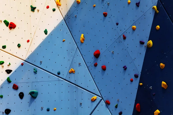 Zbliżenie Ściany Ćwiczeń Wspinaczkowych Kolorową Rękojeści — Zdjęcie stockowe