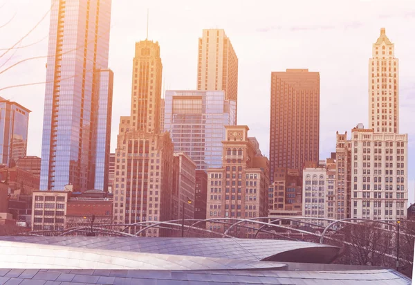 Şehir merkezindeki ana şehir parkı ve Chicago City gökdelenleri, Illinois, ABD