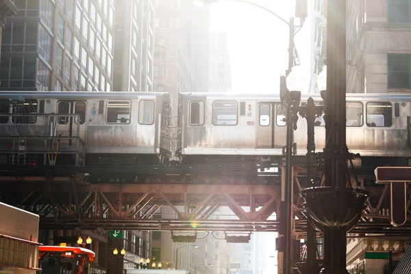 Metro Tren Que Por Encima Calle Ciudad Chicago Illinois — Foto de Stock