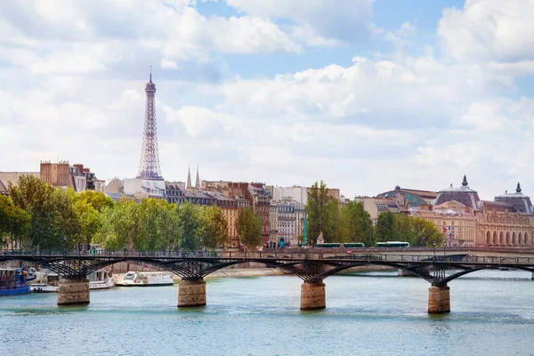 Вид Пешеходный Мост Pont Des Arts Центре Парижа Фоне Эйфелевой — стоковое фото