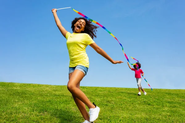 Meisje Met Lint Sterk Gelukkig Schreeuwen Positieve Emoties Run Het — Stockfoto