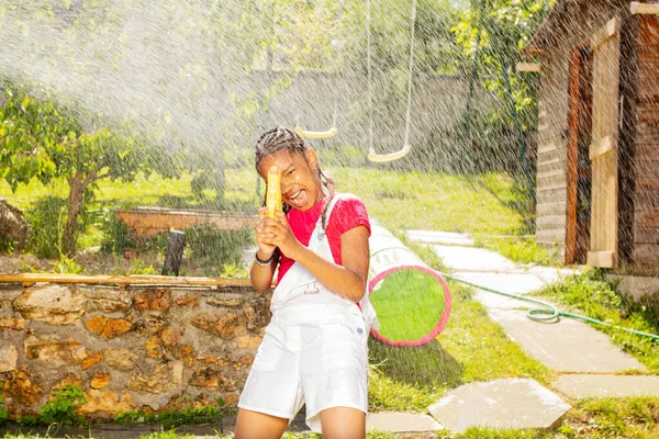 Bella Ragazza Nel Bel Mezzo Pistola Acqua Lotta Fucili Tiro — Foto Stock