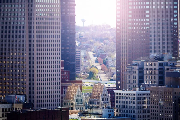 Femte Avenyn Pittsburg Perspektiv Med Skyskrapa Tak Mellan Andra Byggnader — Stockfoto