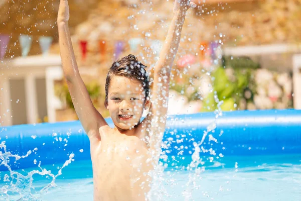 Happy Little Boy Make Splashes Pool Garden Backyard — Stock Photo, Image