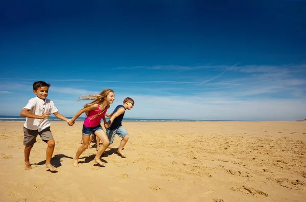 Group Kids Boys Girls Run Fast Fun Beach Together Holding — Stock Photo, Image