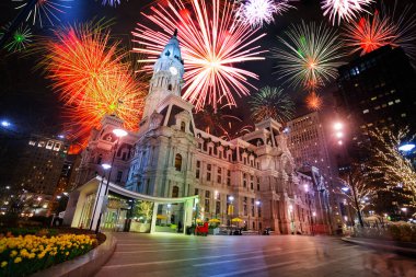 Philadelphia 'da belediye binası, Baba, Usa ve gece gökyüzü gösterisinde havai fişekler