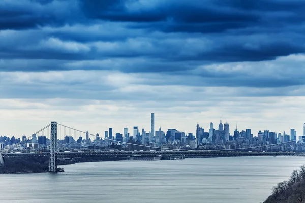 Moody Horizonte Nublado Nueva York George Washington Puente Colgante — Foto de Stock