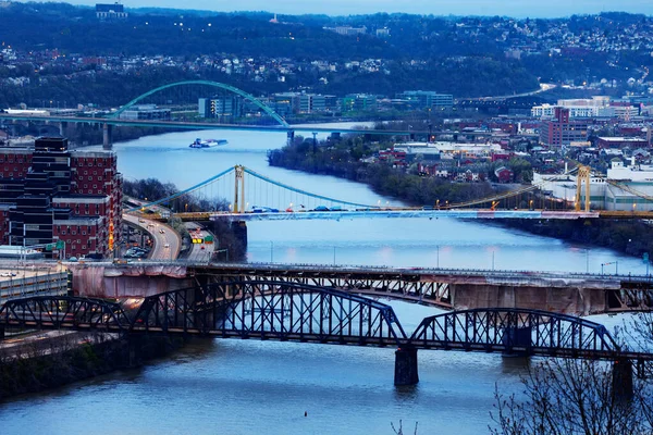 Nachtansicht Der Panhandle Liberty Und Der Südlichen Zehnten Straßenbrücke Pittsburgh — Stockfoto