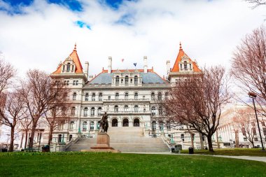 New York Eyalet Kongre Binası Doğu Park Panorama 'dan General Philip Sheridan, Albany' nin heykeliyle