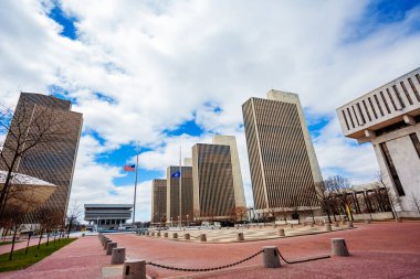 Empire State Plaza Parkı manzarası ve New York Albany 'deki hükümet binası.