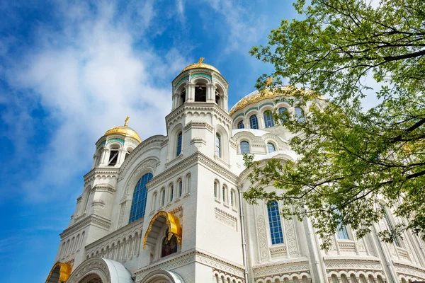Mariene Kathedraal Van Sint Nicolaas Kronstadt Rusland Tegen Bewolkte Lucht — Stockfoto