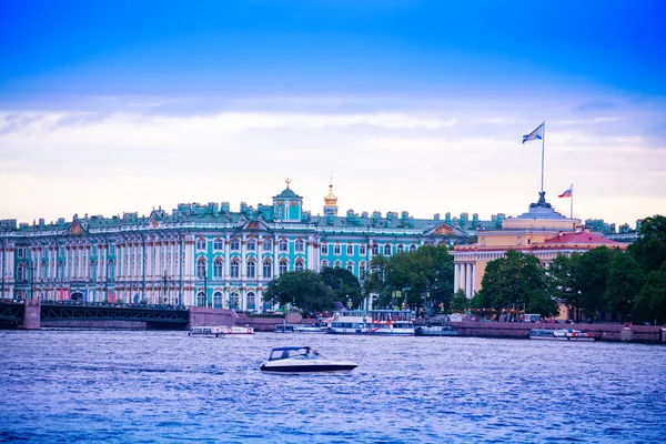 Palácio Inverno Dvorets Zimnij São Petersburgo Sobre Rio Neva Rússia — Fotografia de Stock