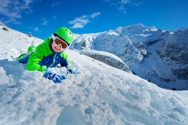 Netter Skifahrer Mit Spaß Schnee Über Sonnigem Bergpanorama Kopierraum — Stockfoto