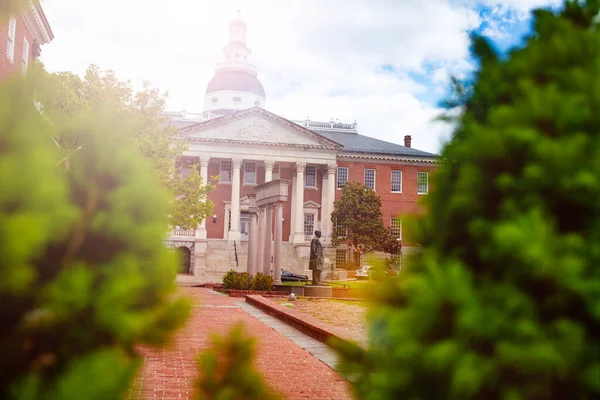 Våren Syn Maryland State House Capitol Byggnad Genom Buskar Och — Stockfoto