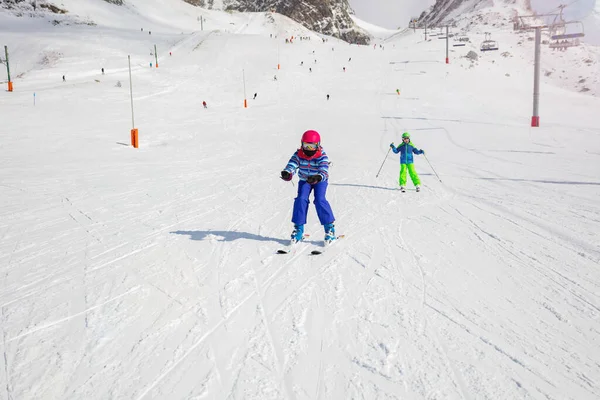 Girl Ski Slope Mountain Learning Position Showing How Sibling — Stock Photo, Image