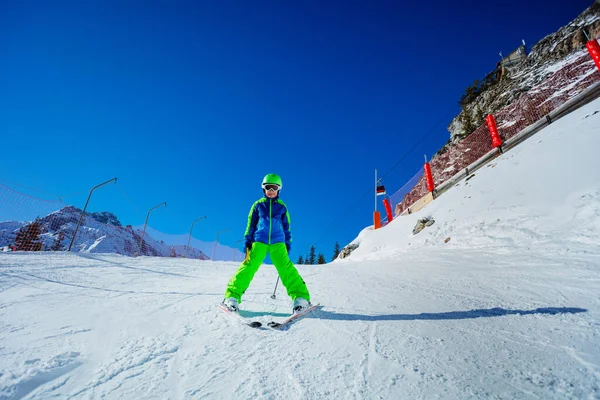 Peuter Blij Leren Skiën Bergpad Bij Zonnig Weer — Stockfoto