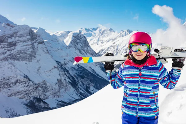 Ritratto Giovane Ragazza Sorridente Abito Colorato Casco Rosa Occhiali Colore — Foto Stock