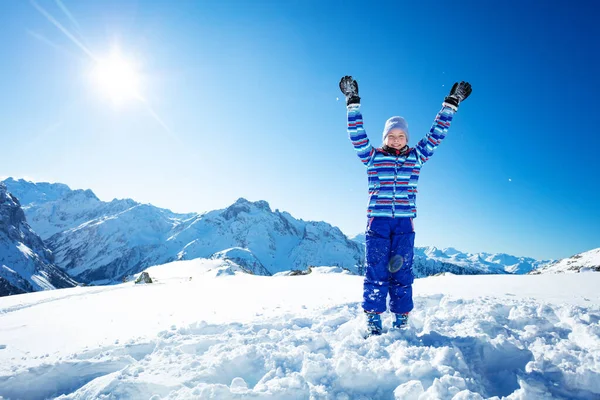 Glückliche Junge Schöne Skimädchen Porträt Stehen Schnee Über Berggipfel Blick — Stockfoto