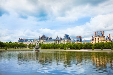 Fransız kralının panoramik manzarası Kraliyet Fontainebleau Sarayı, Fransa