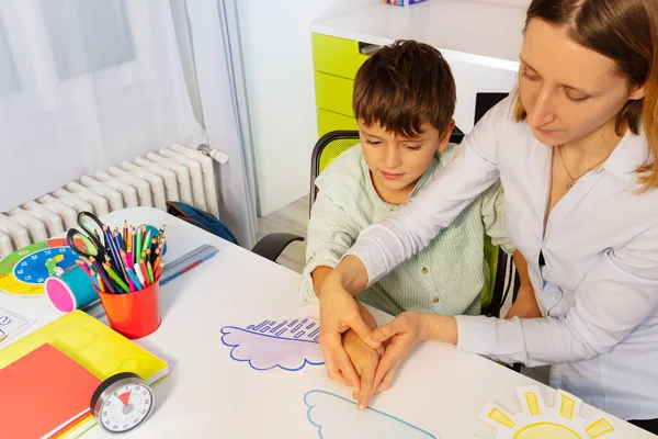 Menino Com Transtorno Espectro Autismo Aprender Tempo Usando Cartões Professor — Fotografia de Stock