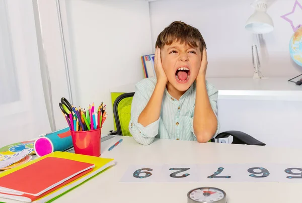 Ragazzo Con Disturbo Dello Spettro Autistico Imparare Numeri Urlare Chiudere — Foto Stock