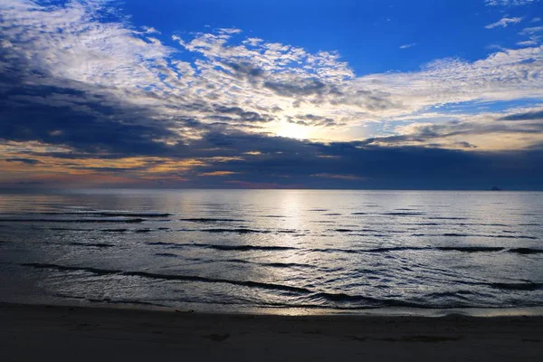 海滩夕阳西下 — 图库照片