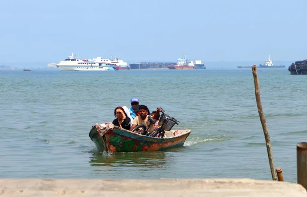 Pelabuhan Klang Selangor Malaysia August 2018 Unidentified People Using Small — Stock Photo, Image