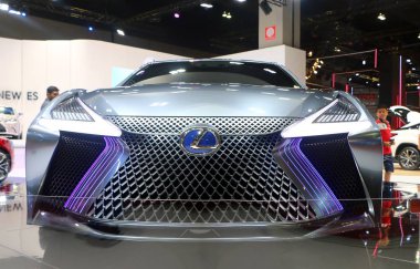 Kuala Lumpur, Malezya - Aralık 1,2018: Lexus Ls + konsept otomobili ile fütüristik ve aerodinamik tasarım bir Toyota araba bölümü, Kuala Lumpur Uluslararası Otomobil Fuarı sırasında (Klims görüntülenen).