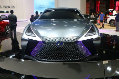 Kuala Lumpur, Malezya - Aralık 1,2018: Lexus Ls + konsept otomobili ile fütüristik ve aerodinamik tasarım bir Toyota araba bölümü, Kuala Lumpur Uluslararası Otomobil Fuarı sırasında (Klims görüntülenen).