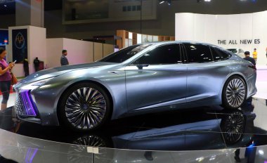 Kuala Lumpur, Malezya - Aralık 1,2018: Lexus Ls + konsept otomobili ile fütüristik ve aerodinamik tasarım bir Toyota araba bölümü, Kuala Lumpur Uluslararası Otomobil Fuarı sırasında (Klims görüntülenen).