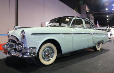 Kuala Lumpur, Malezya-Aralık 1,2018: Packard Clipper Deluxe araba Packard Motor araba şirketi tarafından inşa edilmiş, araba Kuala Lumpur Uluslararası Otomobil Fuarı sırasında (Klims 18 görüntülenen).