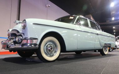 Kuala Lumpur, Malezya-Aralık 1,2018: Packard Clipper Deluxe araba Packard Motor araba şirketi tarafından inşa edilmiş, araba Kuala Lumpur Uluslararası Otomobil Fuarı sırasında (Klims 18 görüntülenen).
