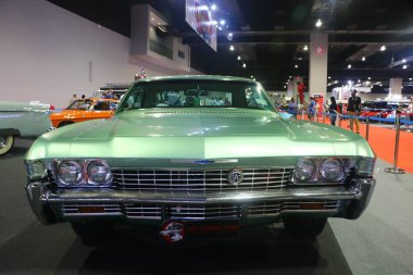 Kuala Lumpur, Malezya-Aralık 1,2018: Chevrolet Impala (1968) Chevrolet bölümü, genel motorlar Şirket tarafından inşa edilmiş bir araba olduğunu. Arabayı Kuala Lumpur Uluslararası Otomobil Fuarı sırasında görüntülenen