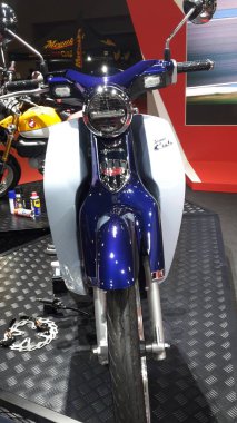 Kuala Lumpur, Malezya-Aralık 1,2018: Honda Super yavrusu 125 motosiklet/skuter, Kuala Lumpur International Motor Show (Klims 18) Kuala Lumpur, Malezya sırasında gösterilen.