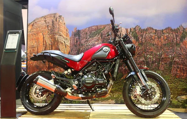 Kuala Lumpur, Malezya-Aralık 1,2018: Benelli Leoncino iz 500cc scrambler Kuala Lumpur Uluslararası Otomobil Fuarı sırasında (Klims 2018 görüntülenen,)