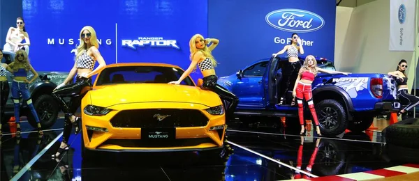 Kuala Lumpur Malaysia December 2018 Models Posed Ford Mustang Bullitt — Stock Photo, Image