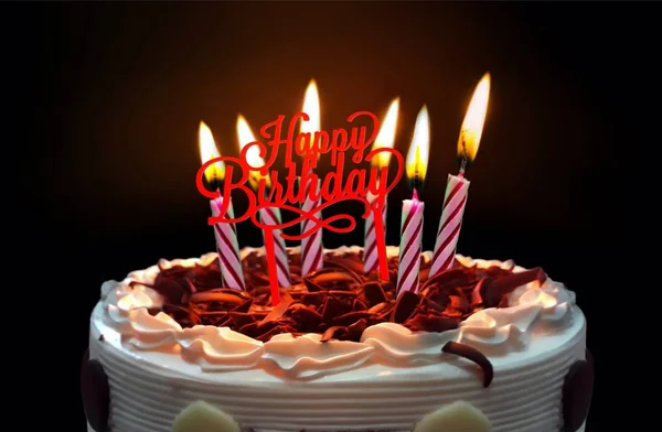 Torta Compleanno Candele Con Focus Selettivo — Foto Stock