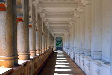 Eski uzun perspektif koridor görünümü oluşturma